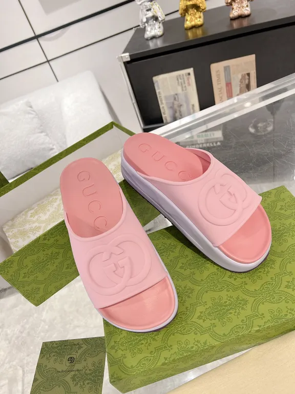 Gucci Shoe 